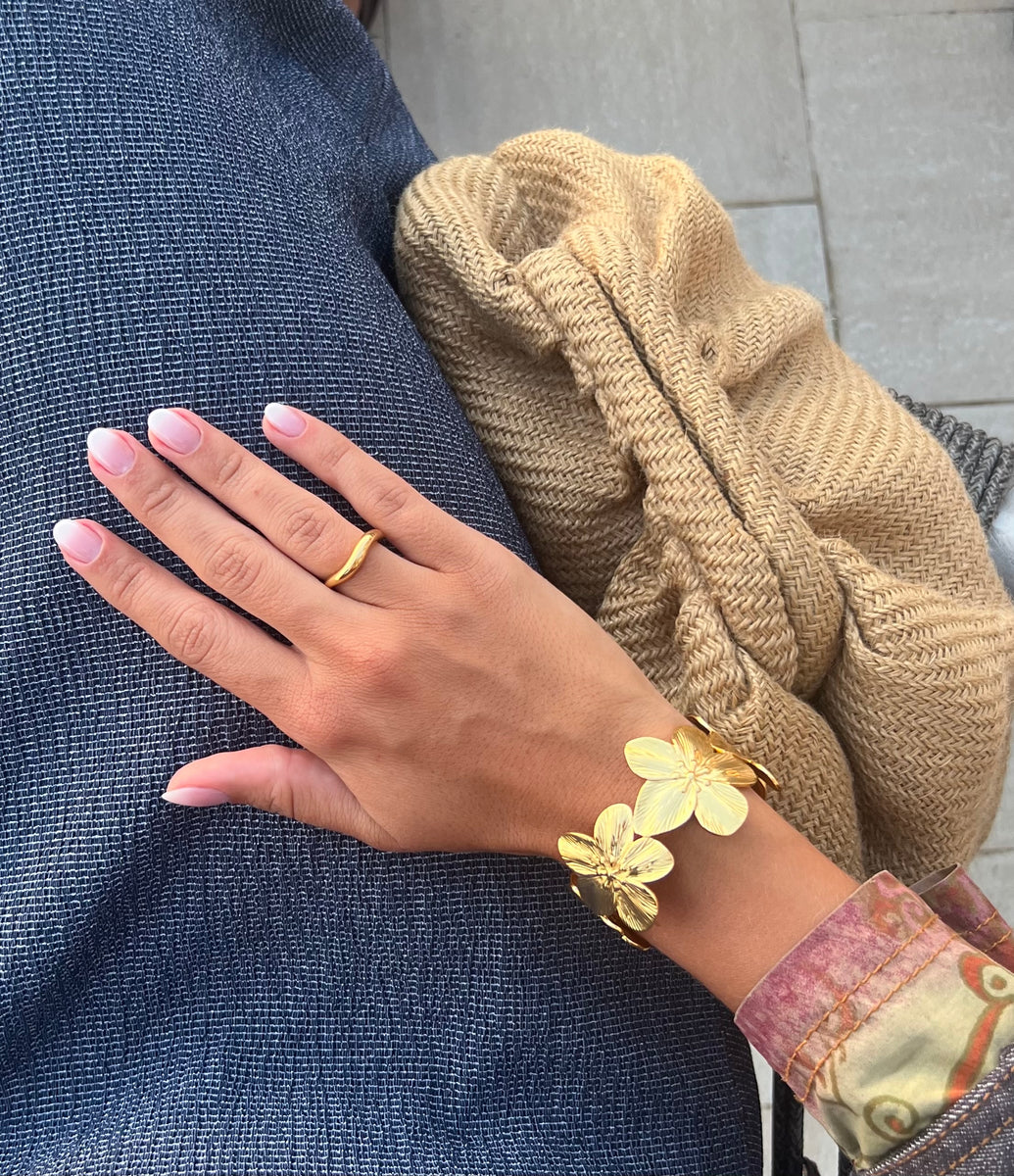 Freecus Flower Bangle (Gold)【Luxe】 Flower Cuff Bangle Bracelet – Sprnkl Zoo ✨