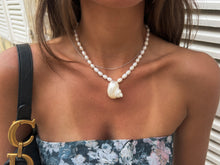 Load image into Gallery viewer, Freshwater Pearl Shell Pendant Necklace