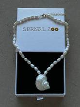 Load image into Gallery viewer, Freshwater Pearl Shell Pendant Necklace