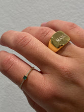 Load image into Gallery viewer, Mama signet ring