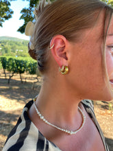 Load image into Gallery viewer, Bea wavy pearl necklace