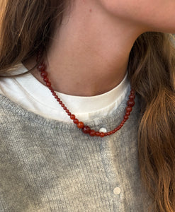 Red Agate Wavy Necklace