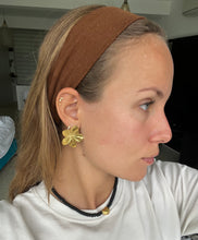 Load image into Gallery viewer, Golden Flower Earrings