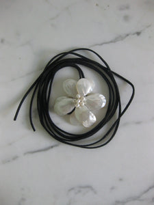 Pearl flower pendant string necklace