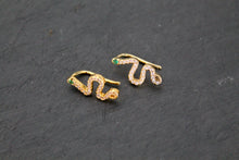 Load image into Gallery viewer, Viga snake earrings | green/white