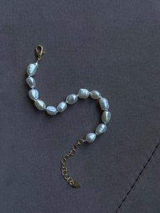 Aya pearl bracelet