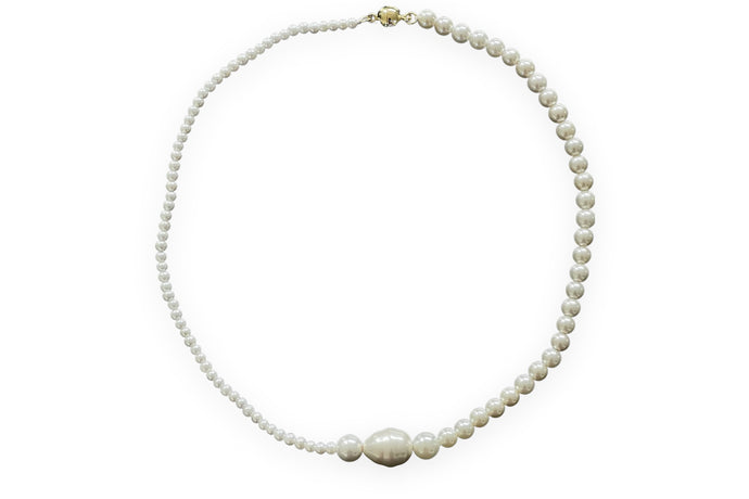 Lena the pearl necklace