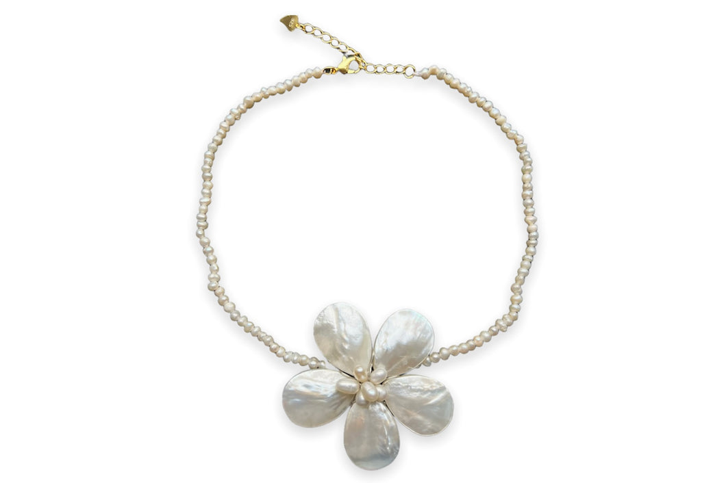 Freshwater pearl flower pendant necklace