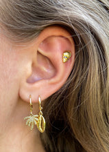 Load image into Gallery viewer, Aria shell earrings
