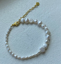Load image into Gallery viewer, Yrsa pearl bracelet