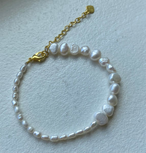 Yrsa pearl bracelet