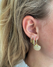 Load image into Gallery viewer, Merle zirconia shell earrings